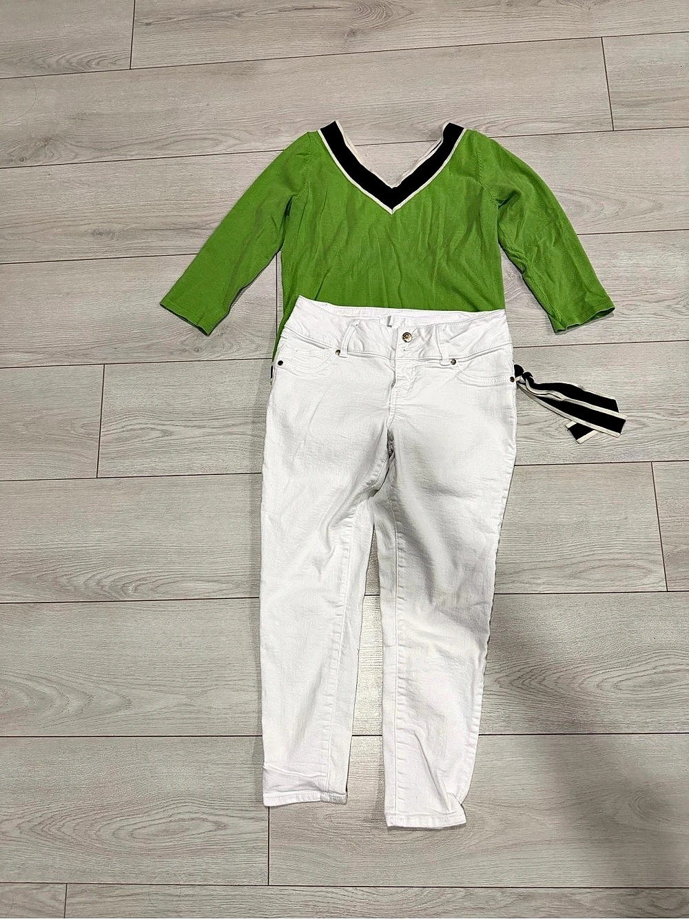 World Republic Green & White Two-Piece Outfit Size Medium